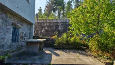 Casa de Campo en Meis con Finca de 1500m2 y Viñedos