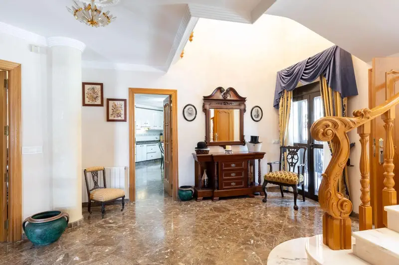 Villa con Vistas Panorámicas y Piscina Privada en Valencia