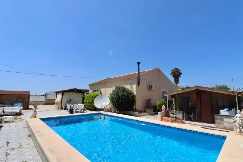 Villa con Piscina Privada y Casa de Huéspedes en Heredades