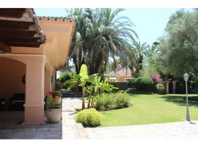 Villa de Lujo en Aloha Marbella con Vistas al Golf