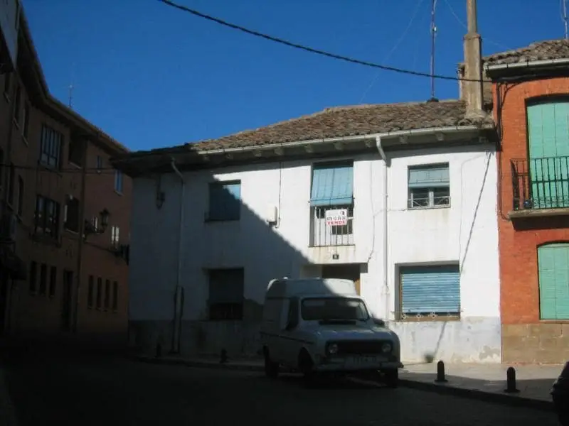 Chalet 4 Dormitorios Herrera de Pisuerga Para Reformar