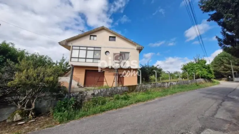 Chalet en venta en Aldosende cerca de la ciudad