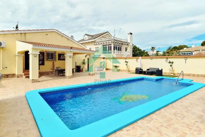 Villa 4 Dormitorios Pinar de Campoverde Piscina Privada