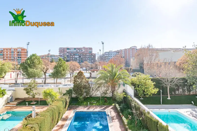 Chalet con Piscina Privada en Zaidín Granada