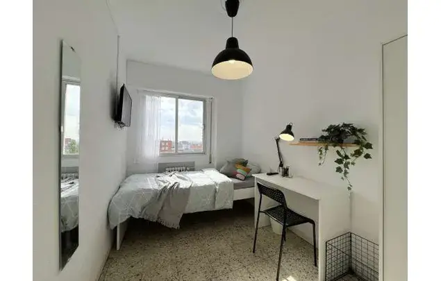 Habitacion en piso compartido Madrid 100m2 Estudiantes Trabajadores