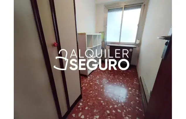Rent 5 bedroom apartment of 165 m² in Alicante