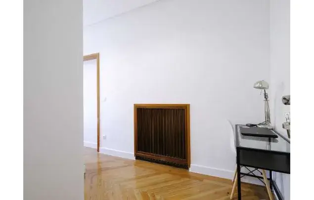 Alquiler de Habitacion en Madrid: Elegante Apartamento en Trafalgar