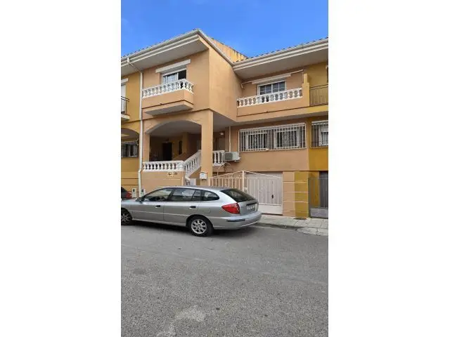 Casa Adosada en Ambroz Vegas del Genil 3 Dormitorios Patio Sótano