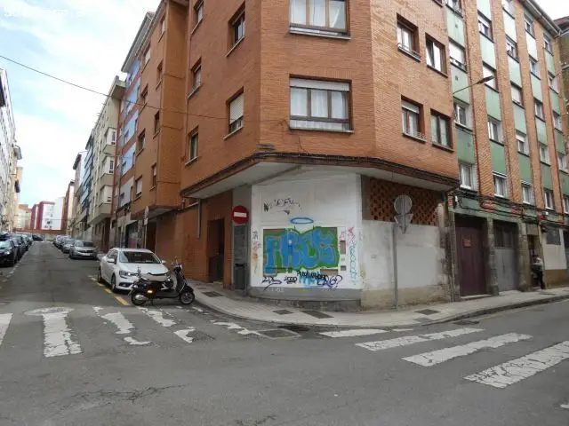 Local Comercial en Bruto con Salida de Humos en Gijón - El Llano