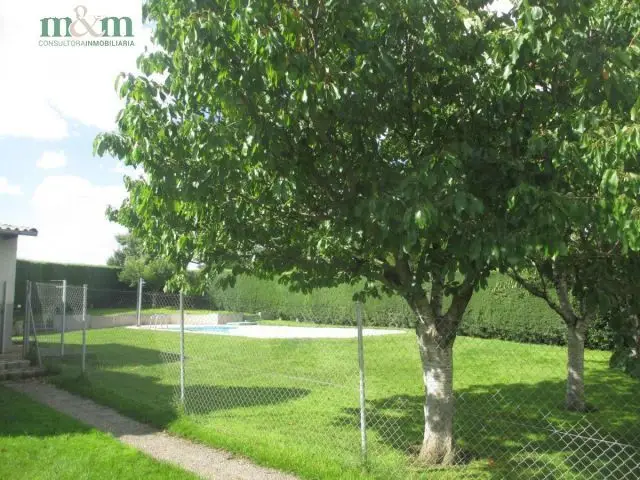 Parcela en Aldeaseca con Vivienda Piscina y Bodega
