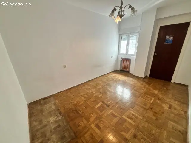 Piso en Venta en Oviedo Centro para Reformar
