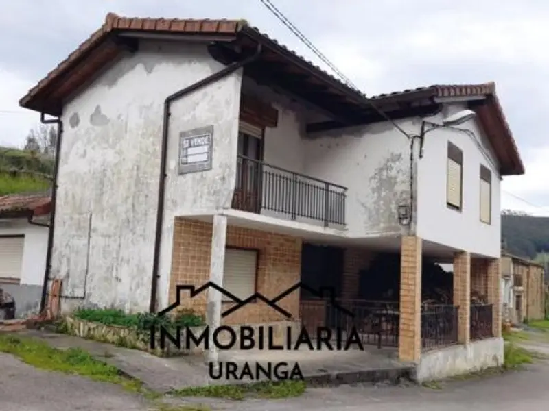 Chalet en Guriezo con Jardin y Garaje Para Reformar
