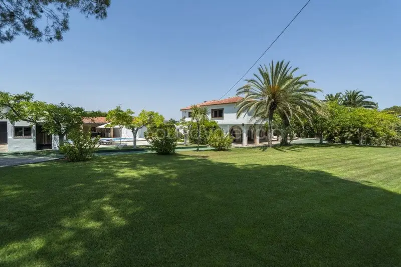 Chalet en Ontinyent con Piscina y Establos