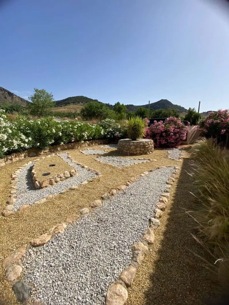 Chalet en venta en Oria Almeria reformado con piscina solar