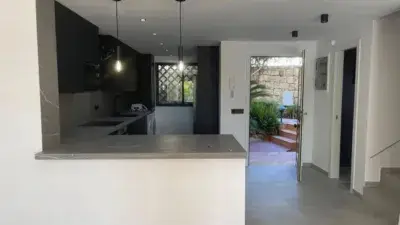 Casa Adosada en Costa del Sol: Moderna y Elegante con Vistas al Mar