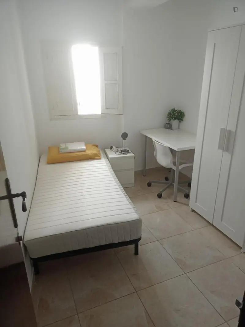 Habitacion Amueblada para Estudiantes en Torrefiel