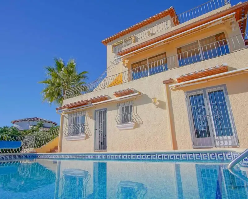 Villa de Lujo en Monte Pego con 5 Dormitorios y Vistas Panorámicas