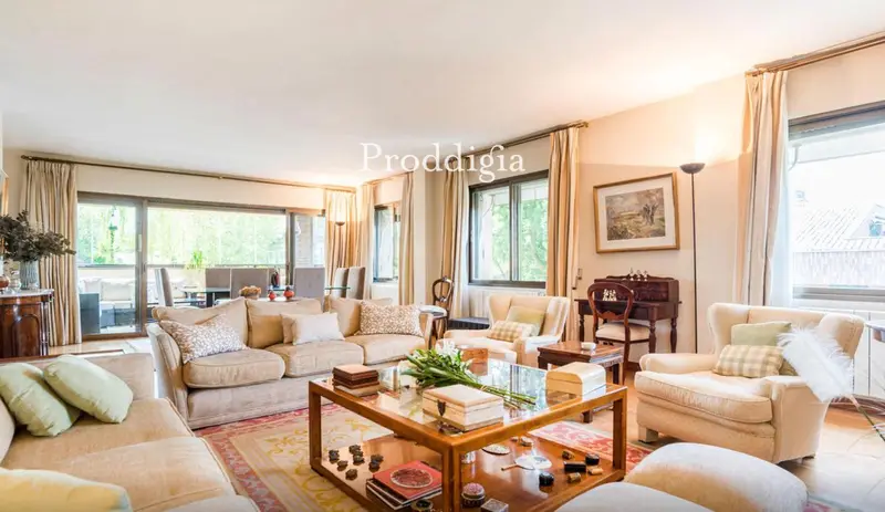 Piso Familiar 175m2 Tres Torres 4 Habitaciones 2 Plazas Parking