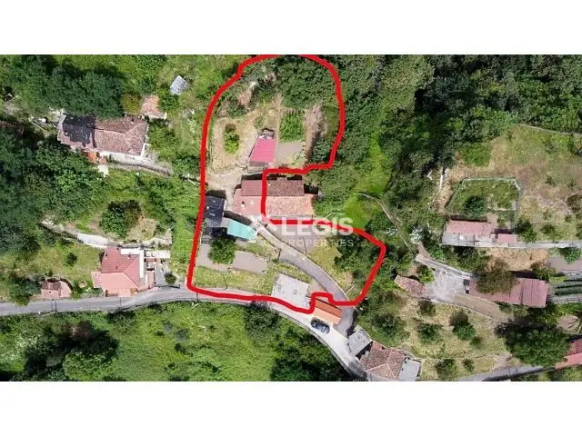 Casa con Terreno en Aller Cerca de Moreda