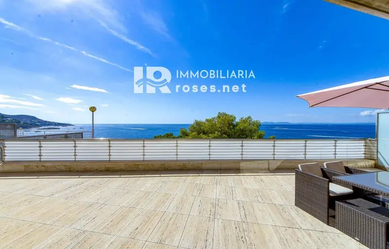 Apartamento en Roses con vistas al mar y licencia turística