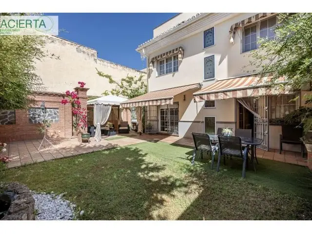 Casa Adosada Andaluza en Granada 290m2 Patio Sótano