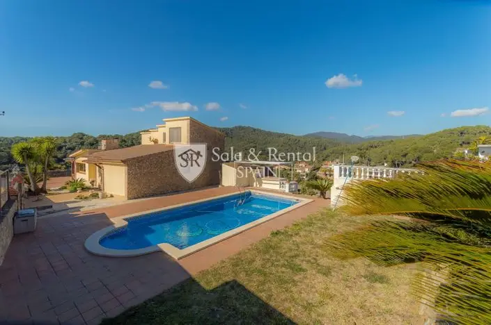 Villa 4 Dormitorios Santa Susanna Maresme