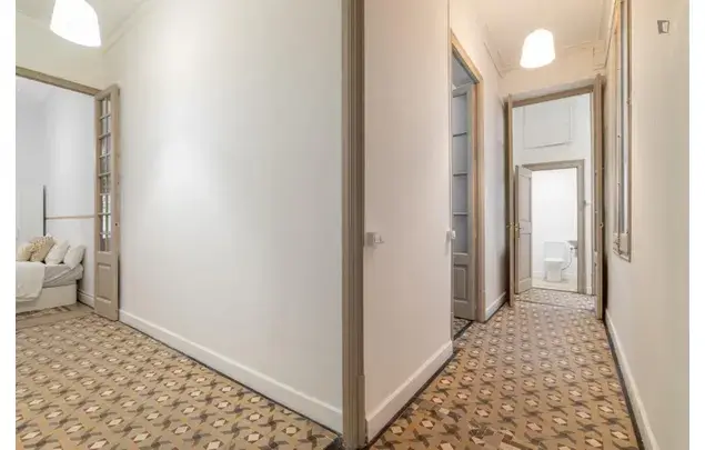 Apartamento 5 Dormitorios Barcelona Estudiantes Trabajadores