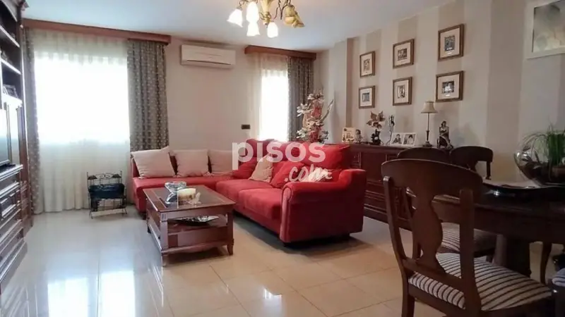 Chalet Adosado en Alagón con Jardín y Garaje