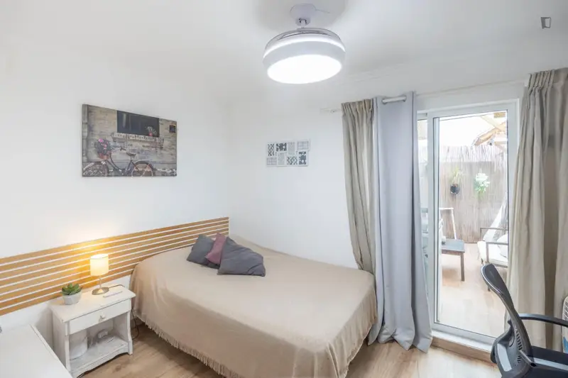Apartamento familiar en Cabanyal con balcón y varias camas