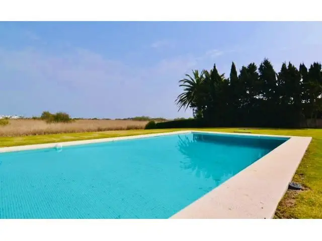 Villa en Sotogrande Costa con Piscina y Acceso al Rio
