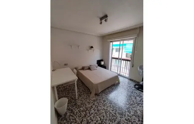 Rent a room of 100 m² in Murcia
