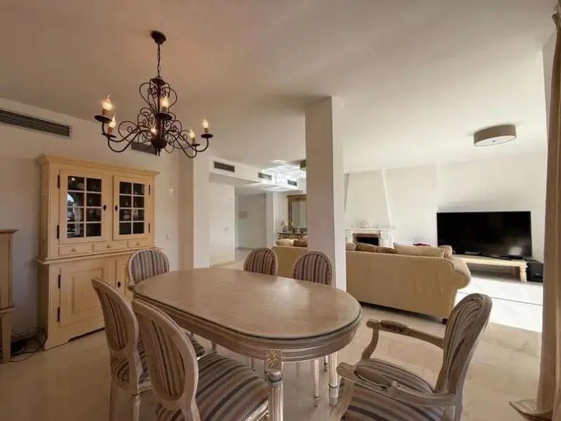 Ground Floor Apartment for sale in La Cartuja del Golf, Estepona East