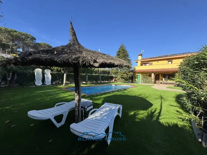 Chalet Rustico en Caldes de Malavella con Piscina y Jardin