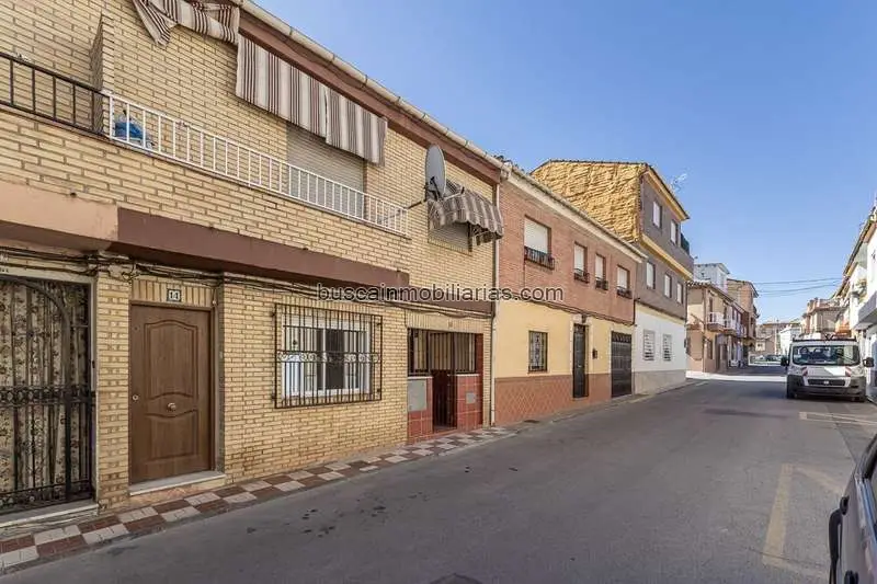 Adosado en Armilla: 2 plantas, ideal familias e inversores