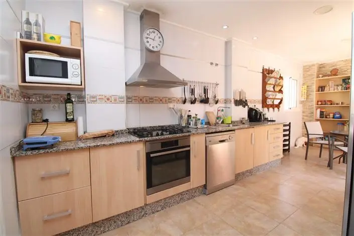 Villa 4 Dormitorios en Venta - Pueblo Español