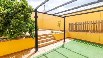 Casa en Olivares con Piscina y Vistas a la Montaña