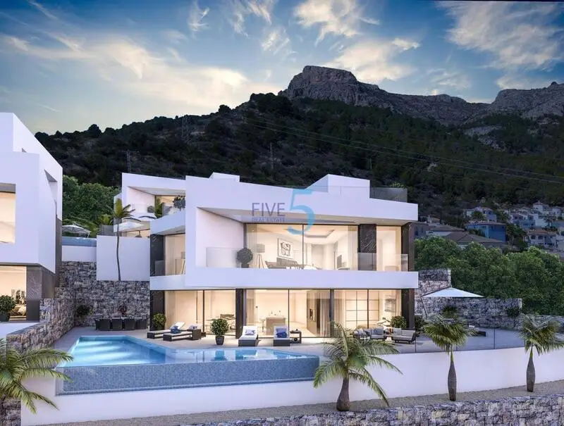 Villa de Lujo Moderna con Vistas al Mar en Calpe