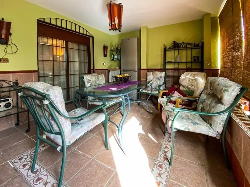 Casa Adosada en Albolote con Garaje y Trastero