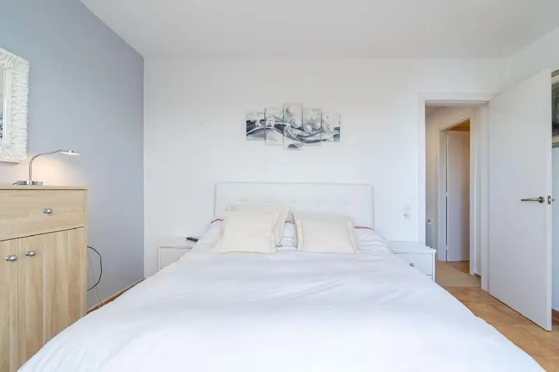 Adosado en Torroella de Fluvià con 4 habitaciones y piscina