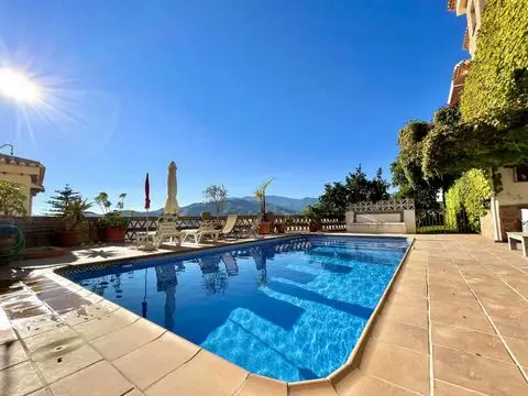 Casa-Villa de 4 Dormitorios en venta Almuñécar, España