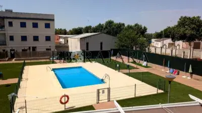 Piso en Alquiler en Zona Residencial: 3 Dormitorios, 2 Baños, Garaje y Piscina