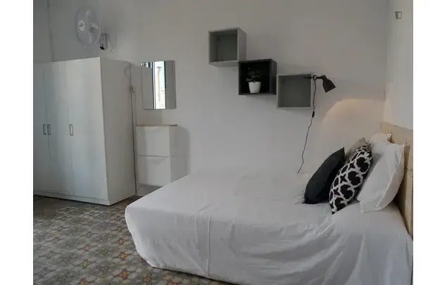 Apartamento 9 Dormitorios Barcelona Estudiantes Profesionales
