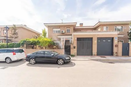 Chalet Pareado en Griñón Madrid 4 Dormitorios 3 Baños