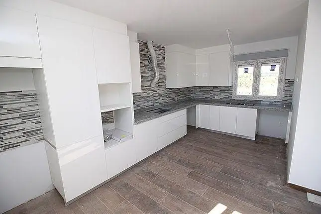 Chalet 4 Dormitorios Pinoso: Piscina, Terreno 3000m2, Acabados Personalizables