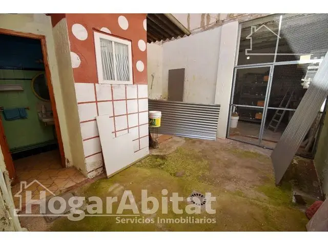 Casa amplia con balcon cerca de Av Alemania
