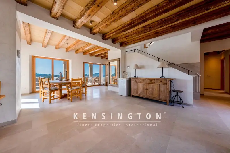 Finca de Lujo en Mallorca con Vistas Panorámicas y Piscina Infinita
