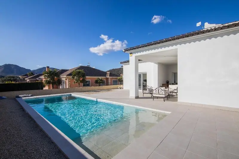Villa en Venta Pinoso 3 Dormitorios Piscina Privada