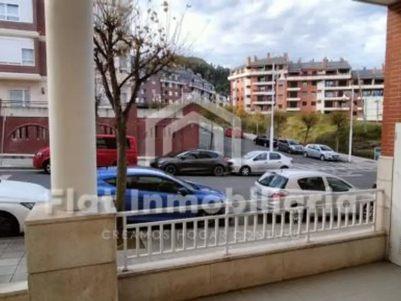 Bajo con Terraza y Piscina Climatizada en Castro Urdiales