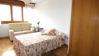 Piso en venta en Universidad-Los Lirios