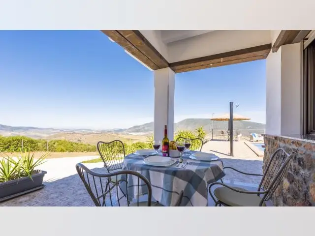 Chalet con Piscina y Vistas en Andalucia